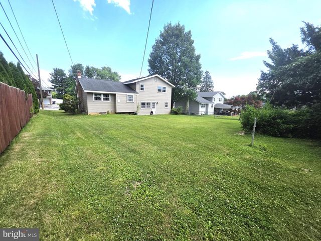 1215 IPSWICH DR, Wilmington, DE 19808