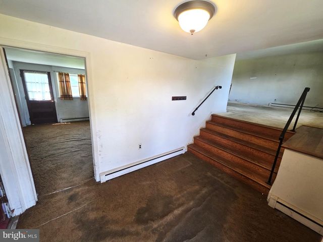 1215 IPSWICH DR, Wilmington, DE 19808