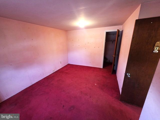 1215 IPSWICH DR, Wilmington, DE 19808