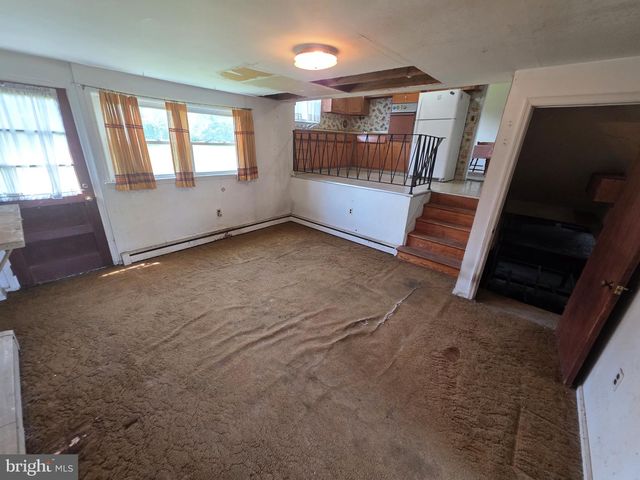 1215 IPSWICH DR, Wilmington, DE 19808