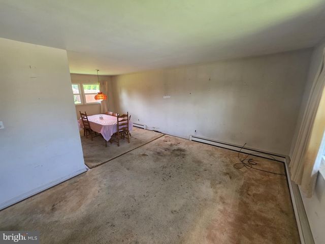 1215 IPSWICH DR, Wilmington, DE 19808