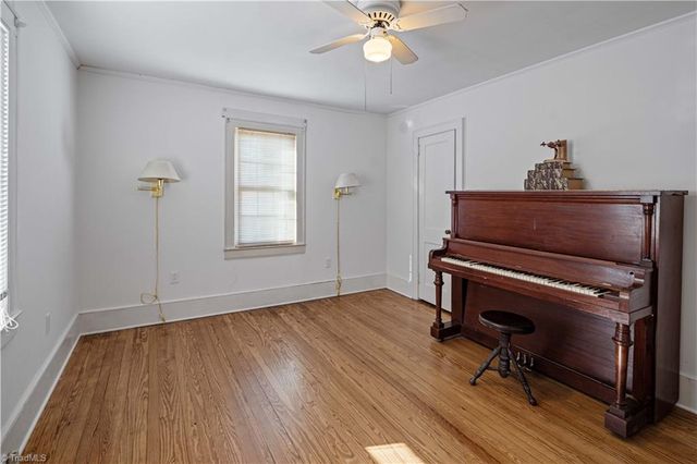 624 52 E ByPass, Pilot Mountain, NC 27041