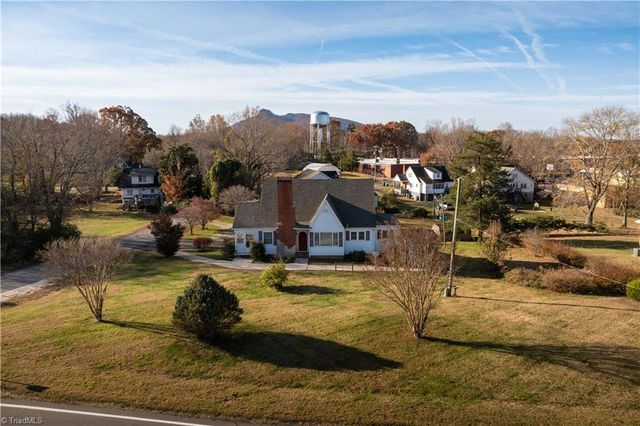 624 52 E ByPass, Pilot Mountain, NC 27041