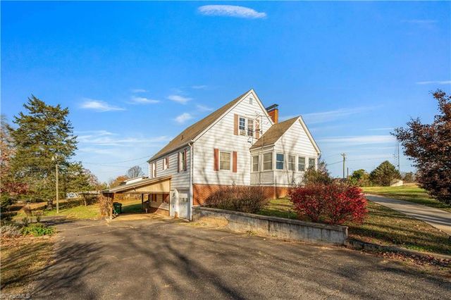 624 52 E ByPass, Pilot Mountain, NC 27041