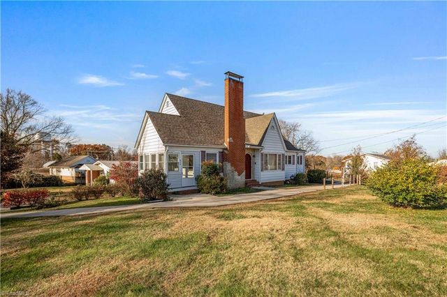 624 52 E ByPass, Pilot Mountain, NC 27041