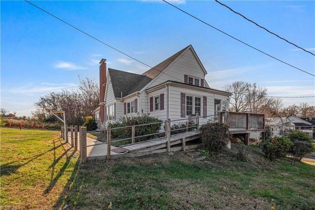 624 52 E ByPass, Pilot Mountain, NC 27041