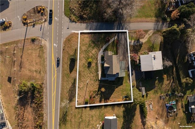 624 52 E ByPass, Pilot Mountain, NC 27041