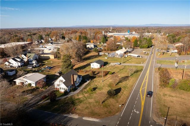 624 52 E ByPass, Pilot Mountain, NC 27041