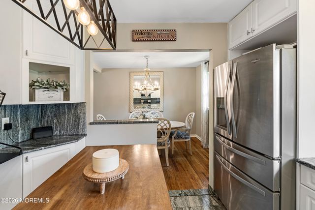7 Oxford Road, Manalapan, NJ 07726