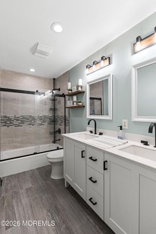 7 Oxford Road, Manalapan, NJ 07726