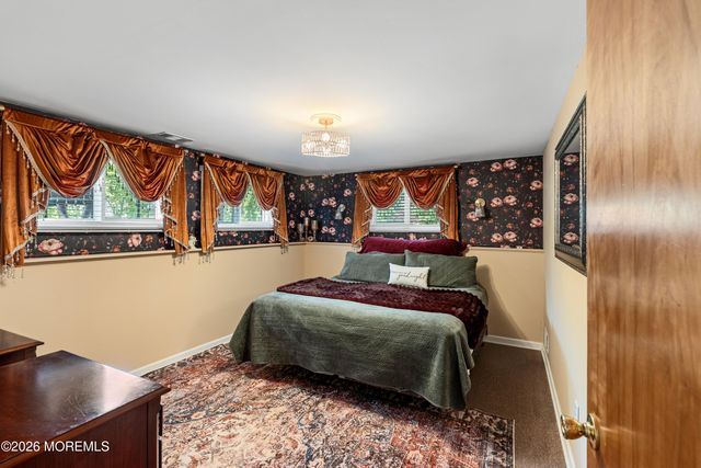 7 Oxford Road, Manalapan, NJ 07726