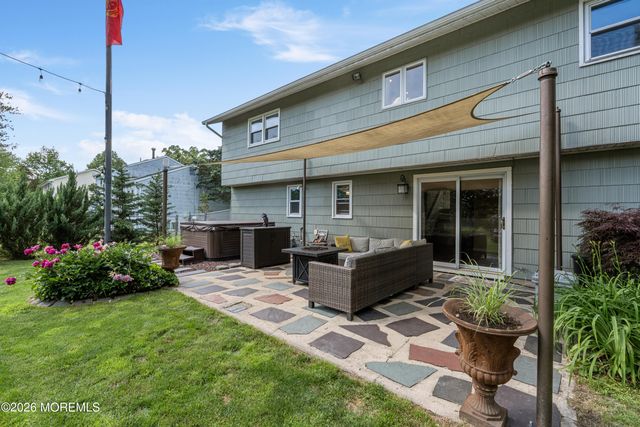 7 Oxford Road, Manalapan, NJ 07726