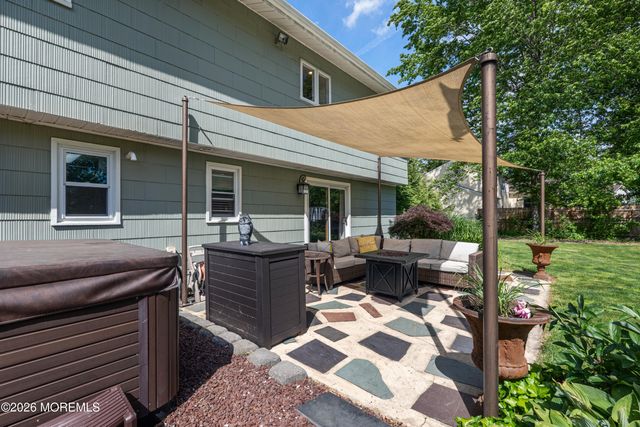 7 Oxford Road, Manalapan, NJ 07726