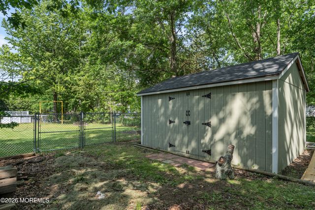 7 Oxford Road, Manalapan, NJ 07726
