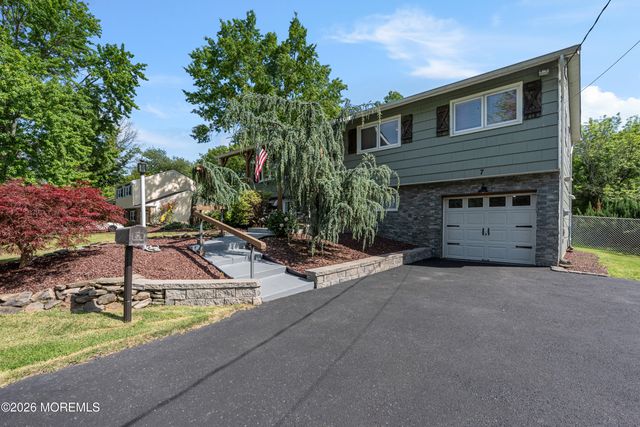 7 Oxford Road, Manalapan, NJ 07726