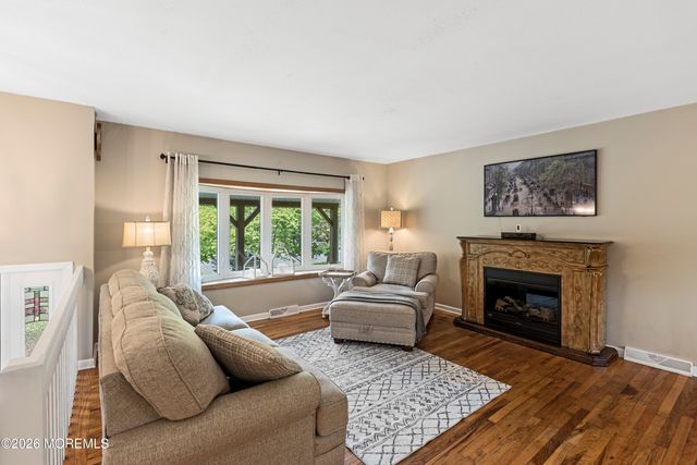 7 Oxford Road, Manalapan, NJ 07726