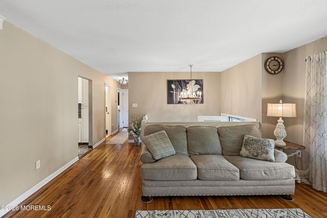 7 Oxford Road, Manalapan, NJ 07726