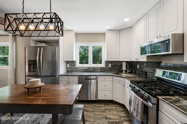 7 Oxford Road, Manalapan, NJ 07726