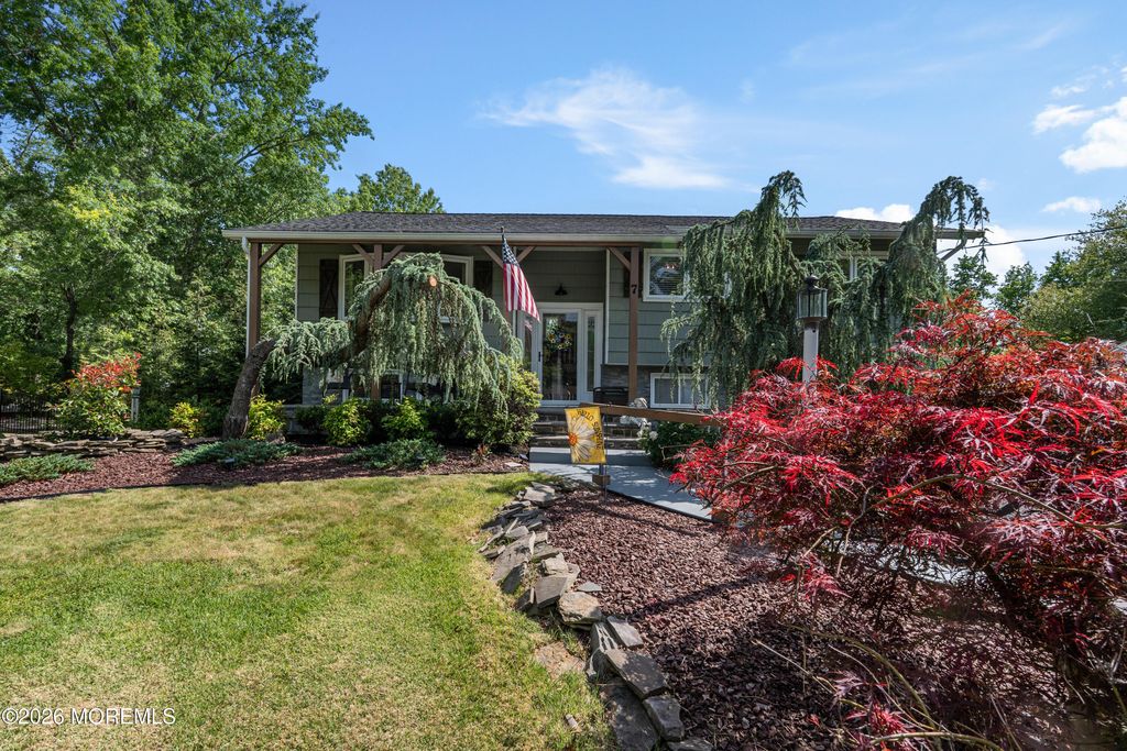 7 Oxford Road, Manalapan, NJ 07726