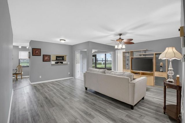 6069 Parkwalk Drive, Boynton Beach, FL 33472