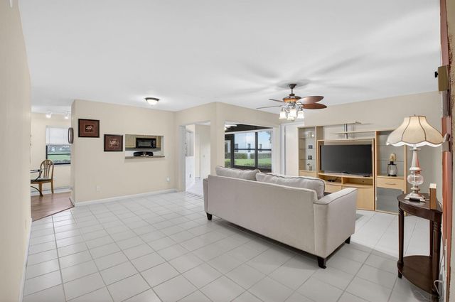 6069 Parkwalk Drive, Boynton Beach, FL 33472