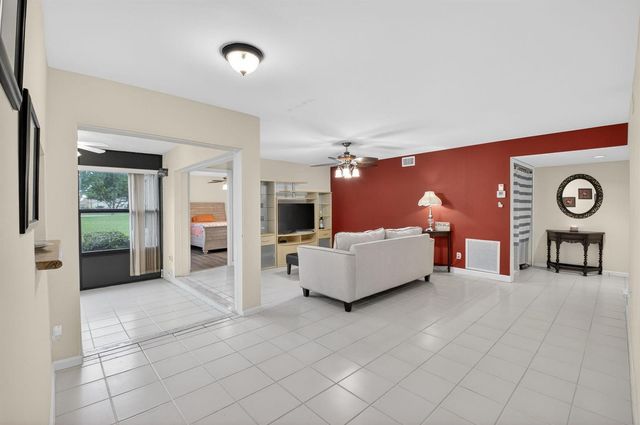 6069 Parkwalk Drive, Boynton Beach, FL 33472