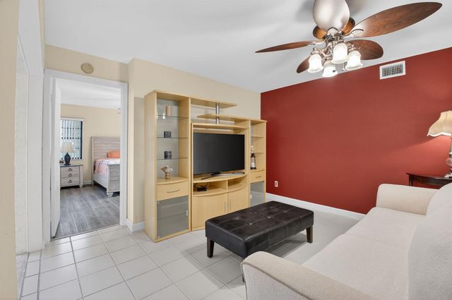 6069 Parkwalk Drive, Boynton Beach, FL 33472