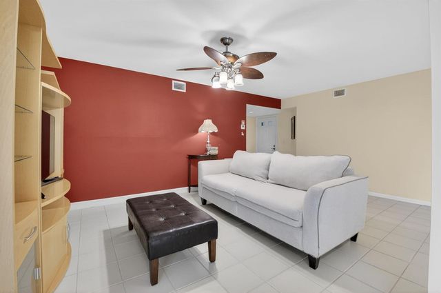 6069 Parkwalk Drive, Boynton Beach, FL 33472