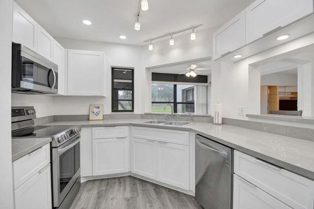 6069 Parkwalk Drive, Boynton Beach, FL 33472