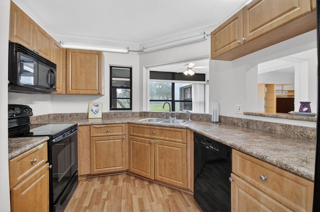 6069 Parkwalk Drive, Boynton Beach, FL 33472