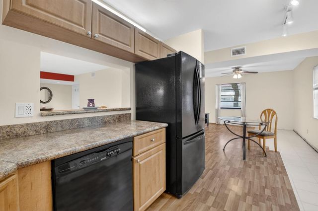 6069 Parkwalk Drive, Boynton Beach, FL 33472