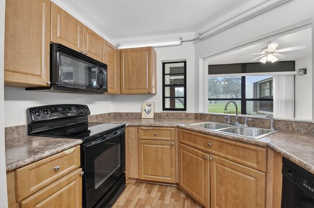 6069 Parkwalk Drive, Boynton Beach, FL 33472