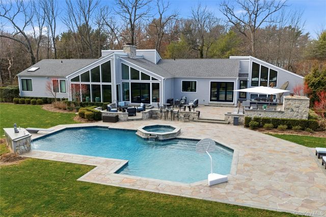50 Tall Oak Crescent, Oyster Bay Cove, NY 11791
