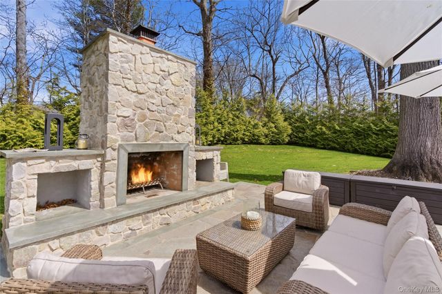 50 Tall Oak Crescent, Oyster Bay Cove, NY 11791
