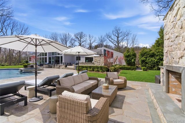 50 Tall Oak Crescent, Oyster Bay Cove, NY 11791