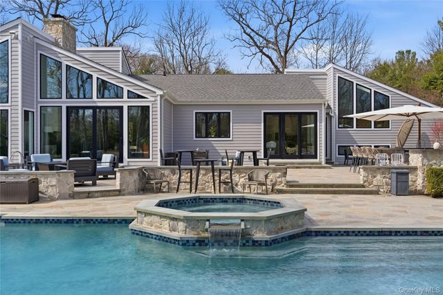 50 Tall Oak Crescent, Oyster Bay Cove, NY 11791