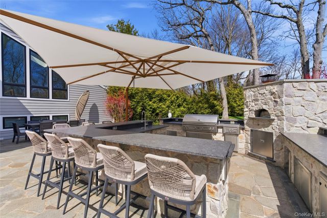 50 Tall Oak Crescent, Oyster Bay Cove, NY 11791