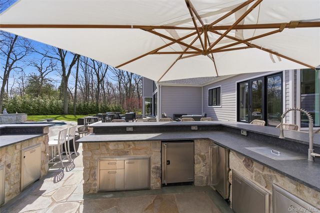 50 Tall Oak Crescent, Oyster Bay Cove, NY 11791