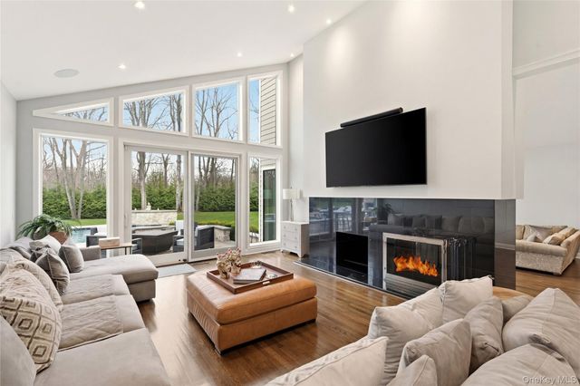 50 Tall Oak Crescent, Oyster Bay Cove, NY 11791