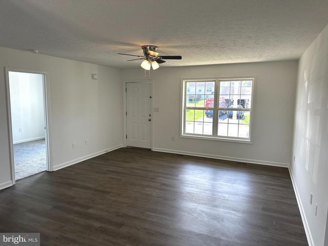 94 ESCALADE LN, Martinsburg, WV 25403