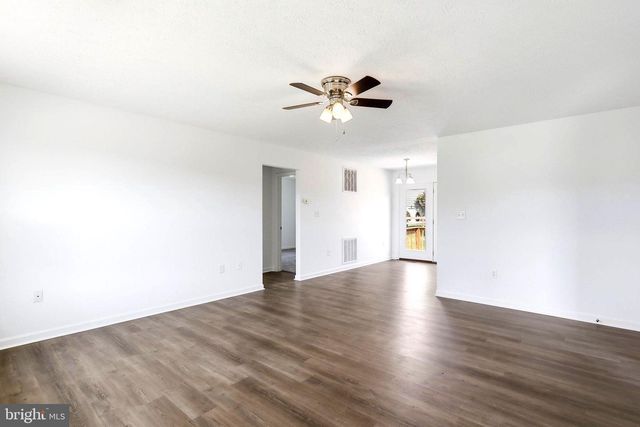 94 ESCALADE LN, Martinsburg, WV 25403