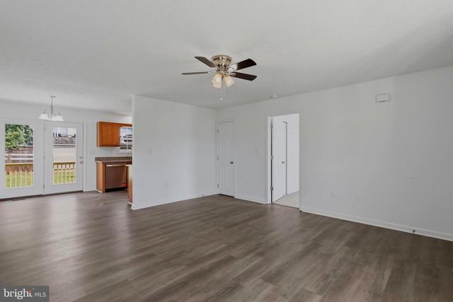 94 ESCALADE LN, Martinsburg, WV 25403