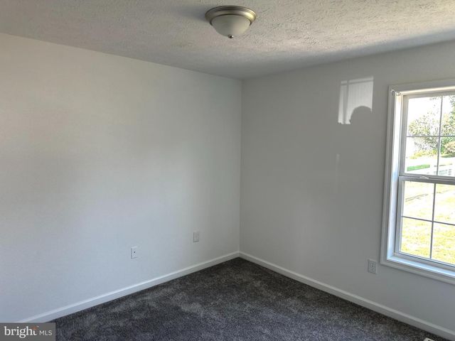 94 ESCALADE LN, Martinsburg, WV 25403