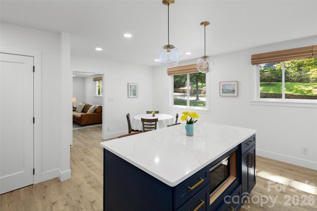 33 Maywood Road, Asheville, NC 28804