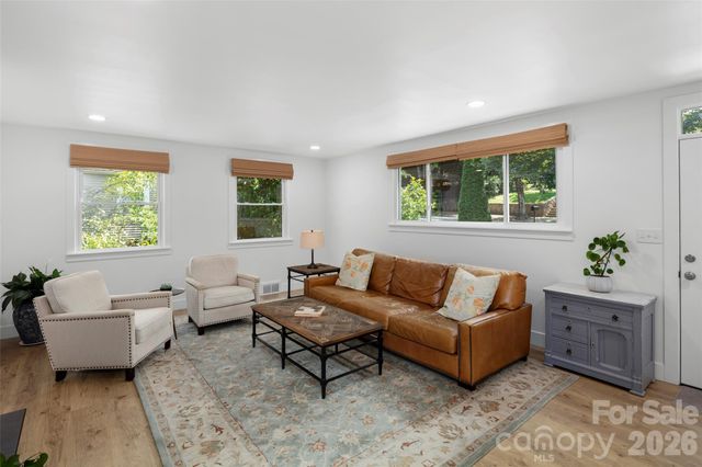 33 Maywood Road, Asheville, NC 28804