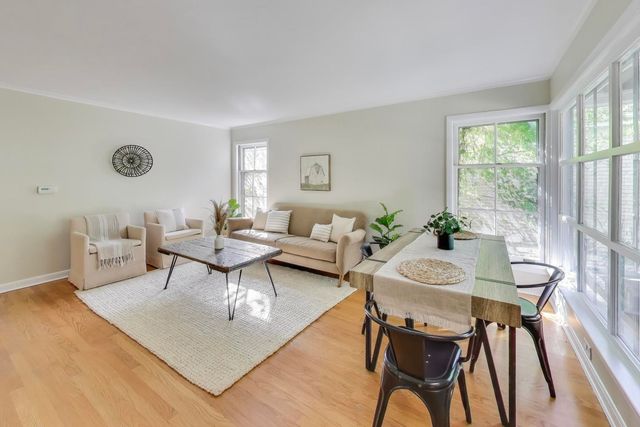 6053 N Keeler Avenue, Chicago, IL 60646