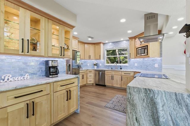 385 N CAROLINA AVENUE, Palm Harbor, FL 34683