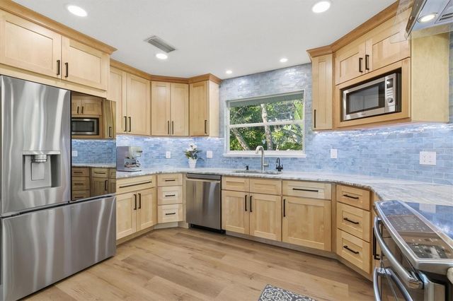 385 N CAROLINA AVENUE, Palm Harbor, FL 34683