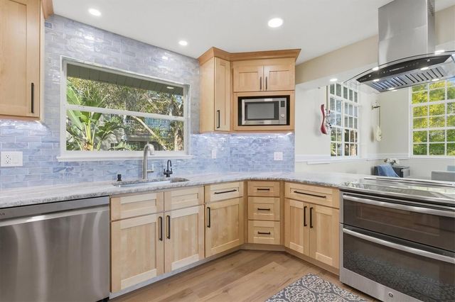 385 N CAROLINA AVENUE, Palm Harbor, FL 34683