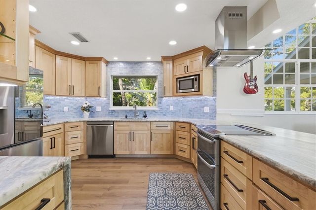 385 N CAROLINA AVENUE, Palm Harbor, FL 34683